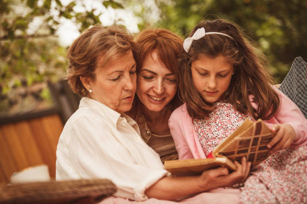 istock Looking at family photos 955319872