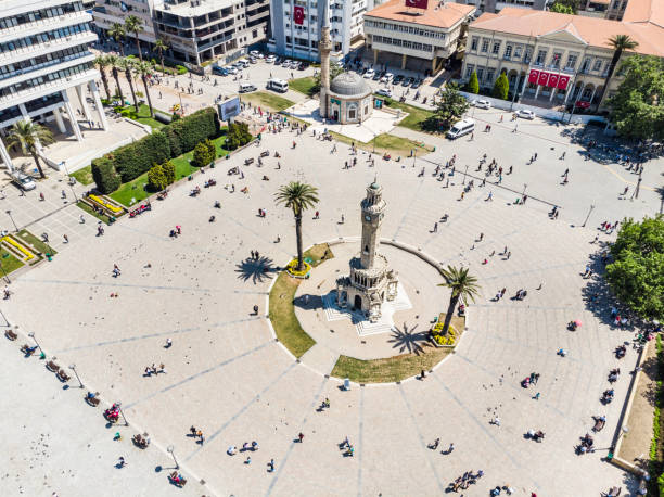 piazza konak e torre dell'orologio dall'alto - izmir turkey konak clock tower foto e immagini stock