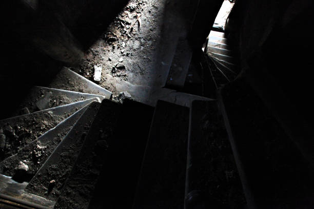 istock Stairs and Doorway in desolation 955414112