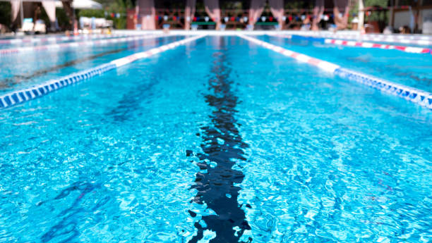 piscine de lane. gros plan de la ligne de voies dans la piscine - color image season people wet photos et images de collection