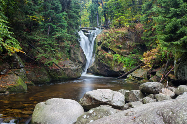 istock Szklarka Waterfall in Karkonosze Mountains 955495256