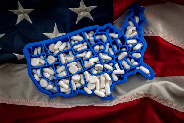 American map covered with opioid painkillers like oxycodone and hydrocodone Healthcare, opioid epidemic and drug abuse concept with the map of USA filled with oxycodone and hydrocodone pharmaceutical pills on the American flag epidemic stock pictures, royalty-free photos & images
