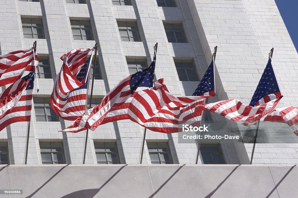 Bandeiras L.A. City Prefeitura - Foto de stock de Abrindo royalty-free