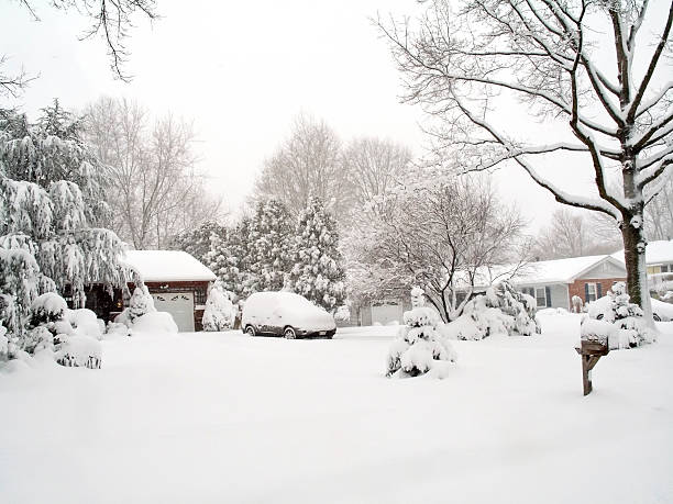 белый - blizzard house storm snow стоковые фото и изображения