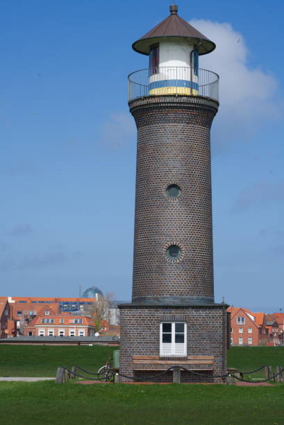 istock Lighthouse in front of a blue sky 955522992