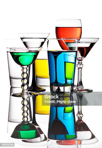 Colorido Cócteles Y Vinos Foto de stock y más banco de imágenes de Amarillo - Color - Amarillo - Color, Azul, Bebida