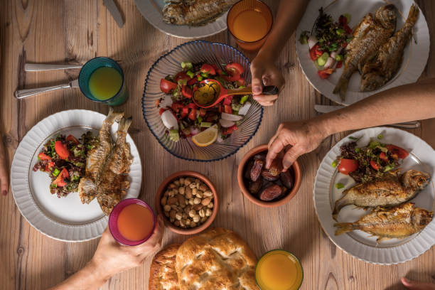 istock Family ready for İftar meal in Ramadan 955535066