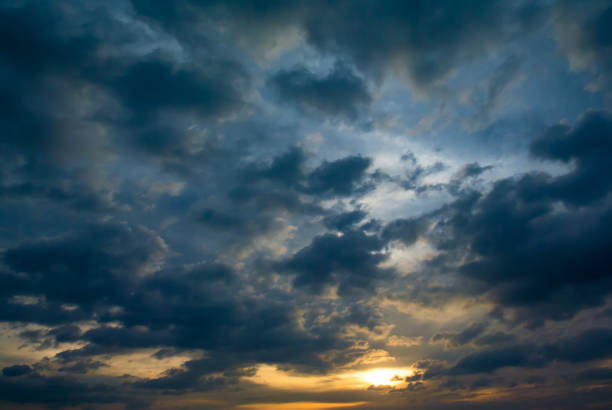 espectacular cielo con nubes  - sunset bay oregón fotografías e imágenes de stock