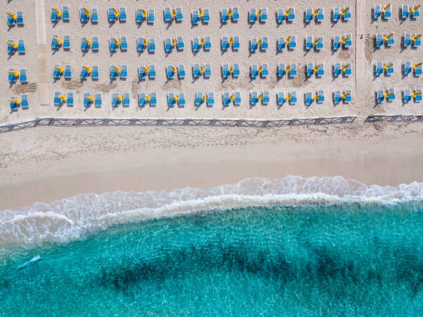 playa mondello - palermo sicilia fotografías e imágenes de stock