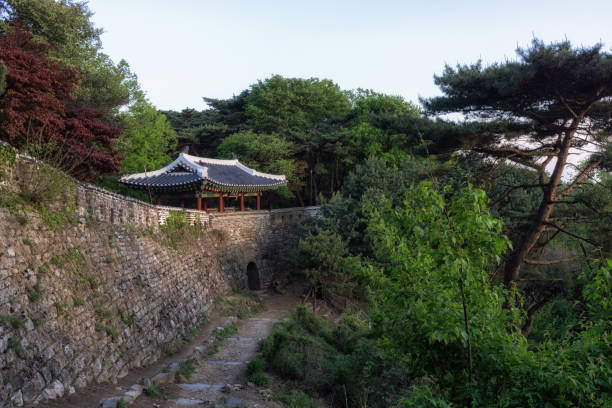istock Namhansanseong west gate 955600060