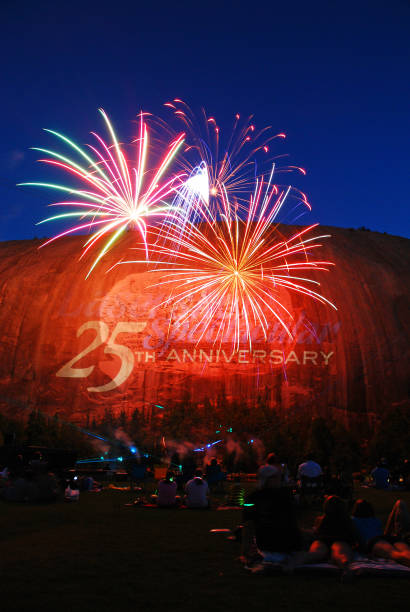 fireworks over stone mountain - laser firework display performance showing imagens e fotografias de stock