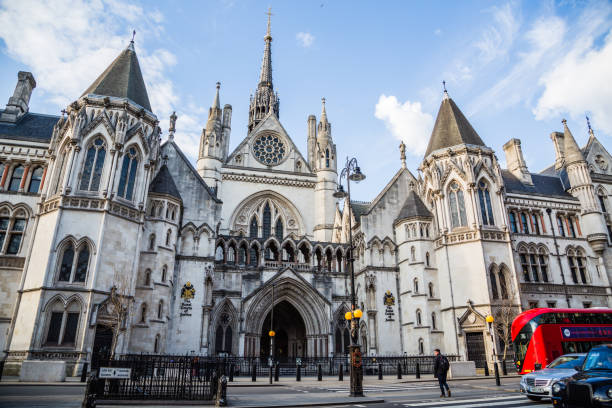 tribunaux royal courts of justice - royal courts of justice photos et images de collection