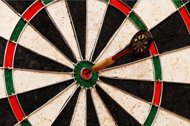 istock Dart at the center of the target 955676018
