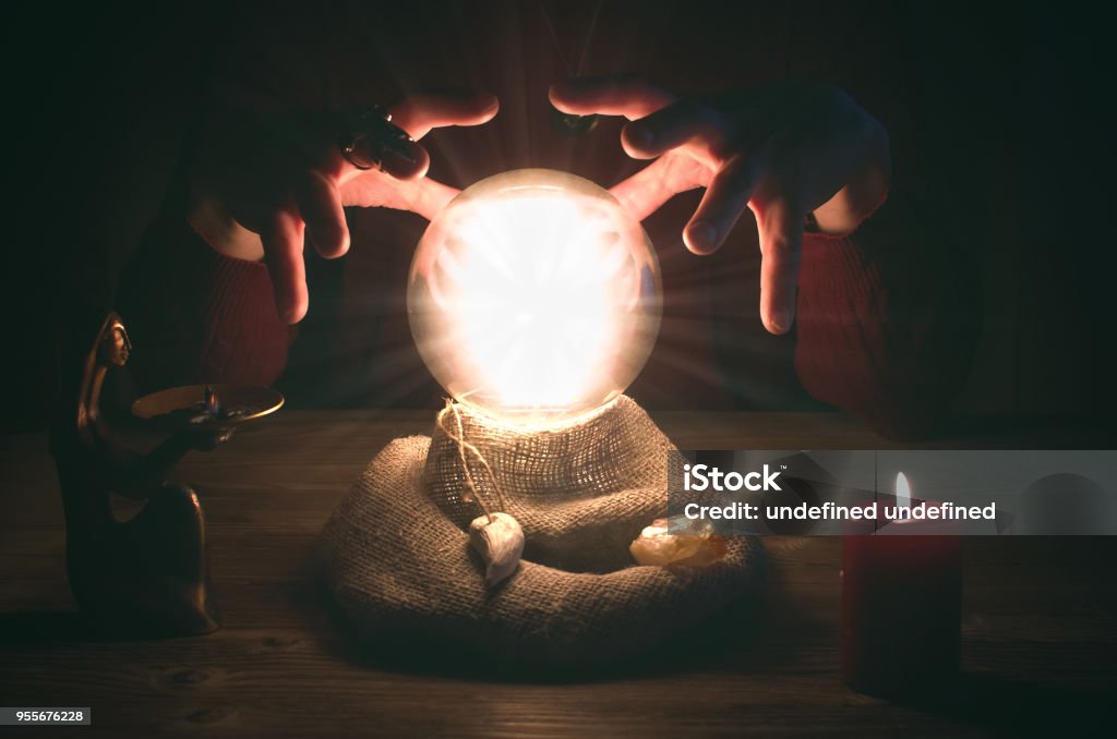 Boule de cristal.  La séance.  Diseuse de bonne aventure.  Lecture future. - Photo de Boule de cristal libre de droits