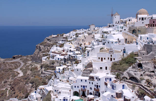 istock Oia town of Santorini 955691356