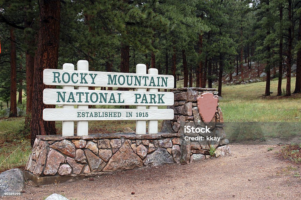 Parque nacional de entrada - Foto de stock de Parque Nacional de las Montañas Rocosas libre de derechos