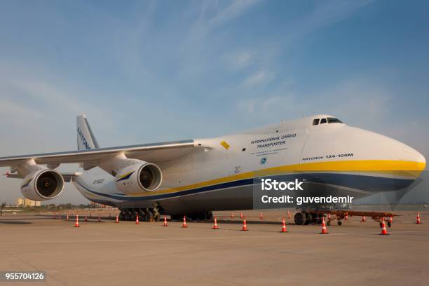 Antonov An124 Ruslan Ağır Nakliye Uçak Stok Fotoğraflar & Arka görünüm‘nin Daha Fazla Resimleri - Arka görünüm, Ağır, Büyük