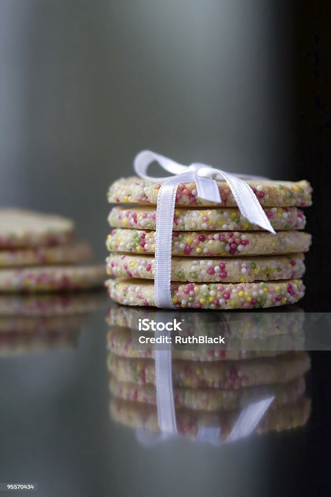 Cookies attaché avec un ruban - Photo de Alimentation lourde libre de droits
