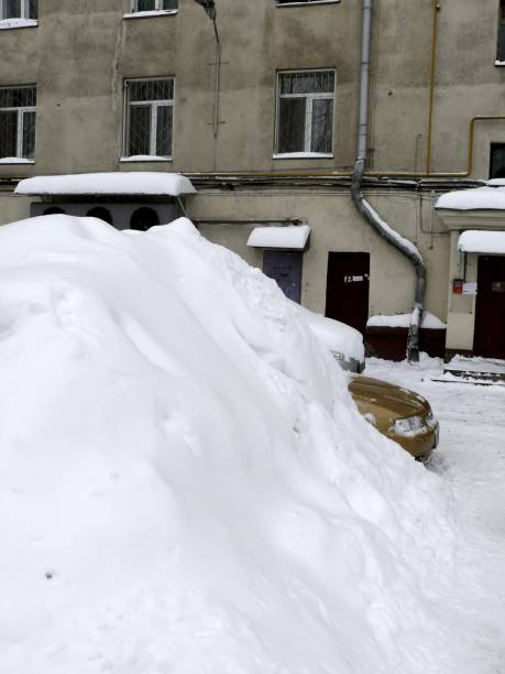 istock Snowdrifts. Winter. City. 955720744