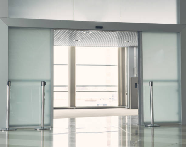 istock Design of huge empty light contemporary apartment 955728216