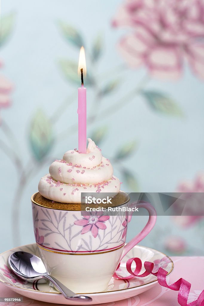 Urodziny ciastko - Zbiór zdjęć royalty-free (Bez ludzi)