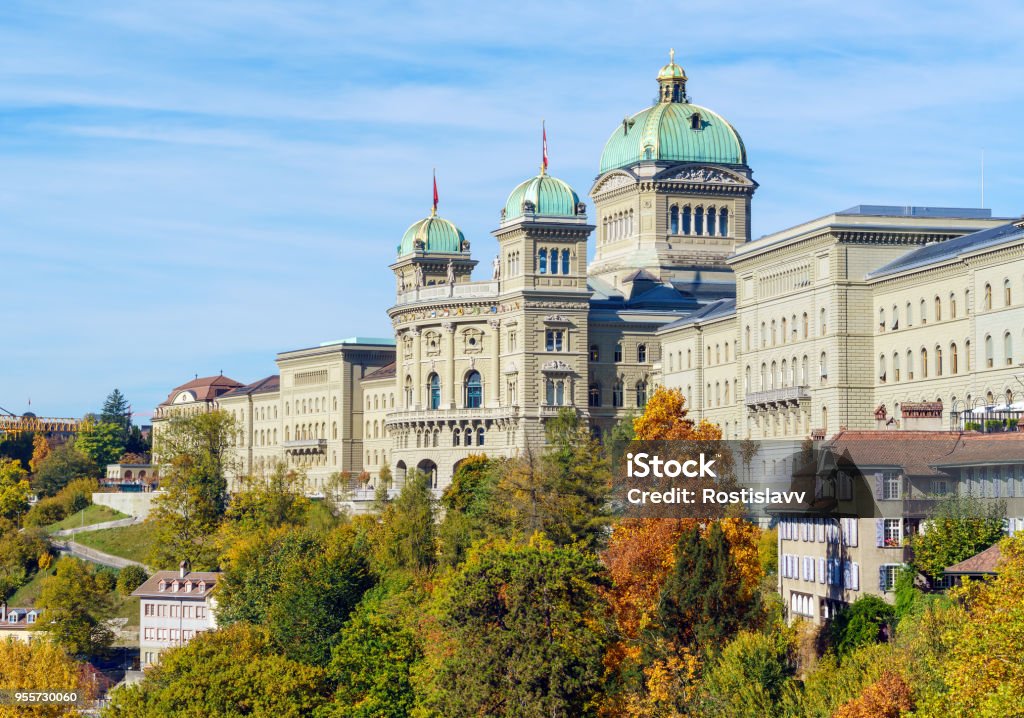 The Federal Palace (1902) or Parliament Building,  Bern, Switzerland The Federal Palace (1902), Parliament Building housing the Swiss Federal Assembly  and the Federal Council,  Bern, Switzerland Bundeshaus Stock Photo