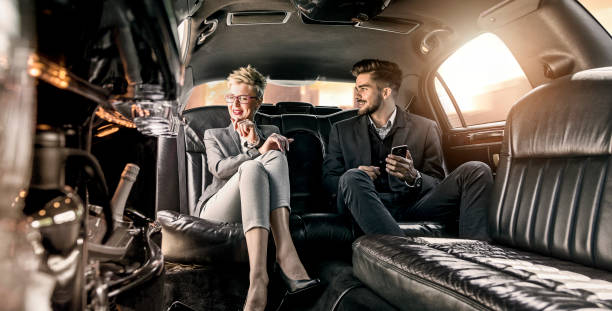 business meeting in limo - limousine imagens e fotografias de stock