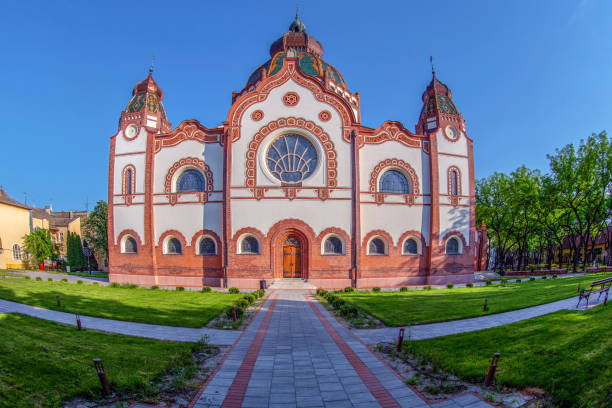 węgierska synagoga w secesji w subotica, serbia - view from altar zdjęcia i obrazy z banku zdjęć