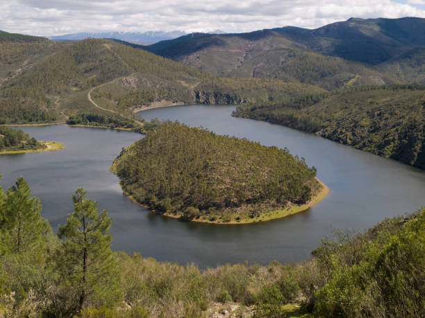 istock Melero meander in las Hurdes, Caceres, Extremadura, Spain 955784816