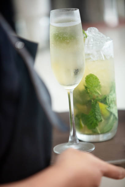 Serving champagne and mojito