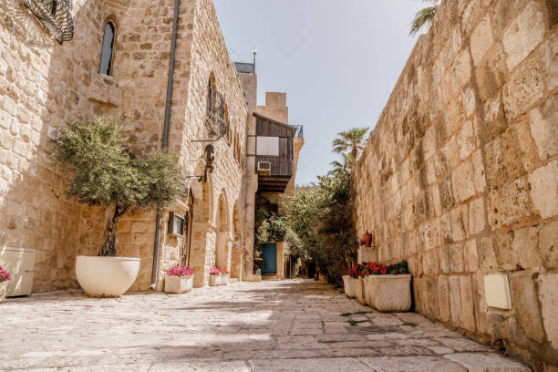 istock Ancient arabic city street 955847992