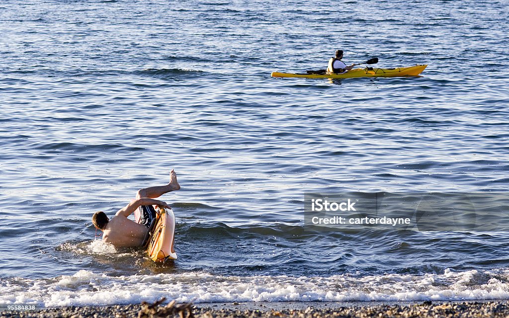 Liseré sur en kayak au coucher du soleil - Photo de Kayak libre de droits