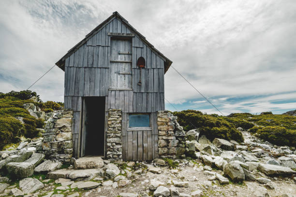 istock Kitchen Hut, Cradle Mountain NP, Tasmania 955872528