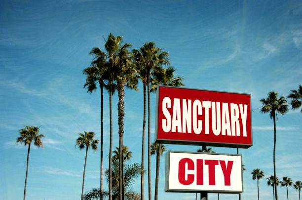 istock sanctuary city sign 955874324
