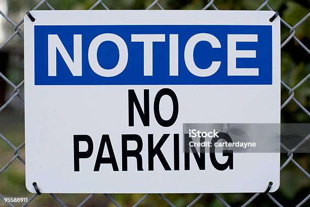 Uwaga Zakaz Parkowania - zdjęcia stockowe i więcej obrazów Bez ludzi - Bez ludzi, Biały, Czujność