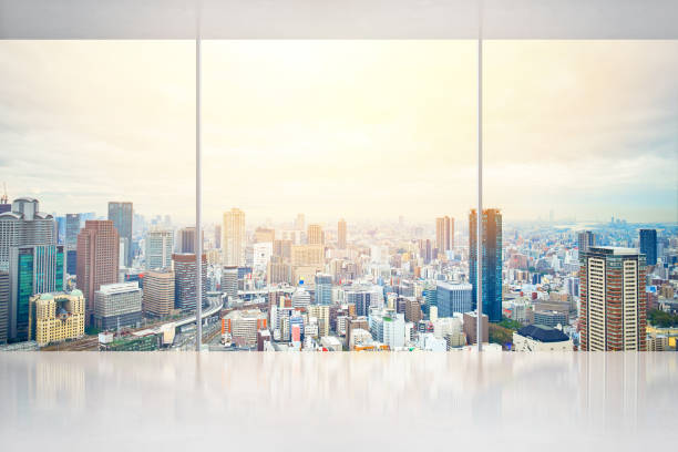 esvazie o chão de concreto e janela com horizonte de japão para exibição ou mock-se - apartment window sky sun - fotografias e filmes do acervo