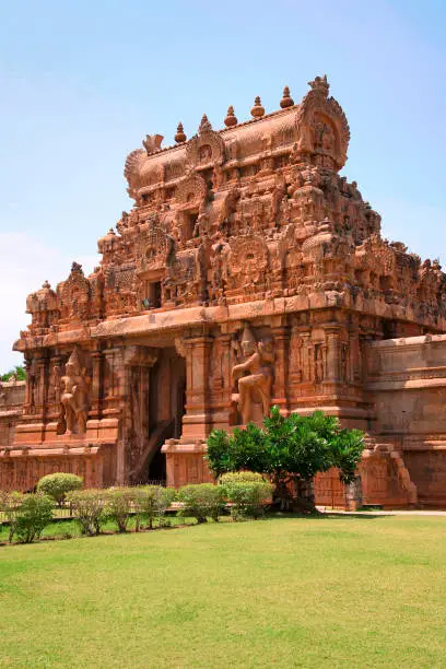 Rajarajan Tiruvasal and protecting wall, Brihadisvara Temple, Tanjore, Tamil Nadu, India. Vew from East
