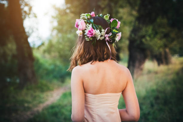 istock Beauty With Wreath in Nature 955967116
