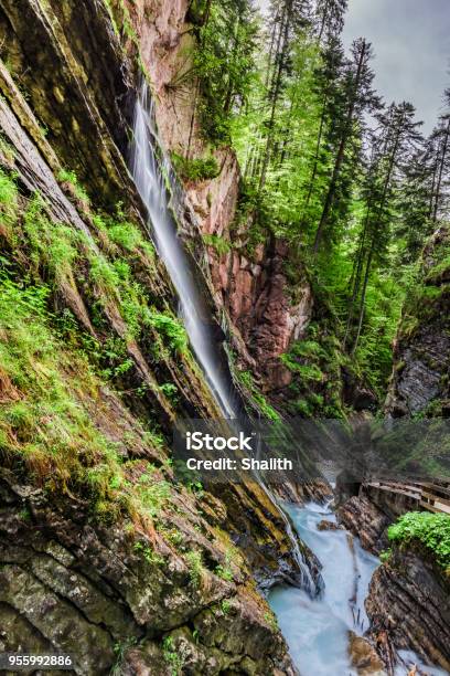 Atemberaubende Wimbachwasserfälle In Den Alpen Deutschland Stockfoto und mehr Bilder von Alpen