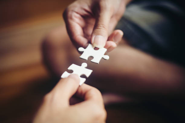 istock Hand holding jigsaw puzzles, Business partnership concept. 955998760
