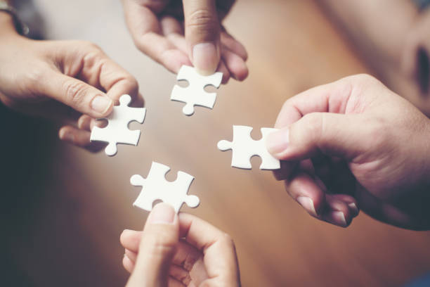 istock Hand holding jigsaw puzzles, Business partnership concept. 955998764