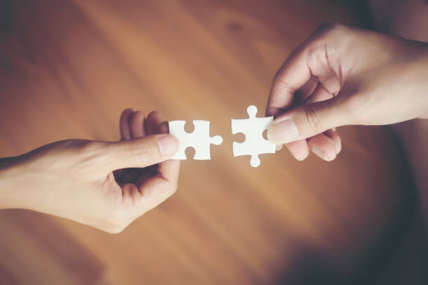 istock Hand holding jigsaw puzzles, Business partnership concept. 955998770