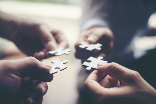 istock Hand holding jigsaw puzzles, Business partnership concept. 955998854