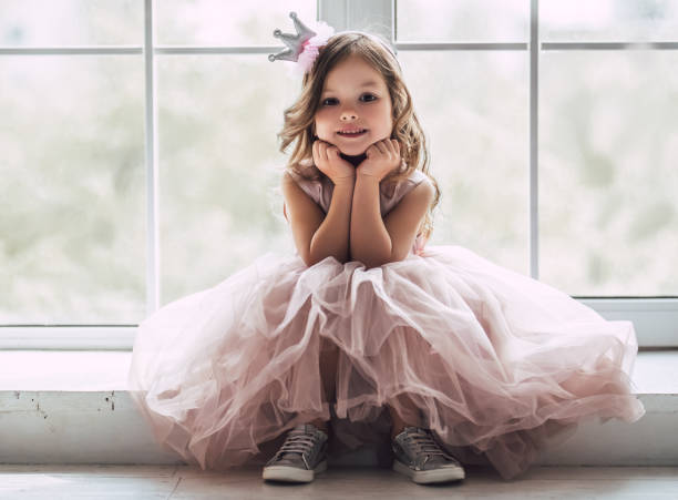Vestidos De Princesa Para Niñas - Banco de fotos e imágenes de stock - iStock Vestidos De Princesa Para Niñas - Banco de fotos e imágenes de stock - iStock