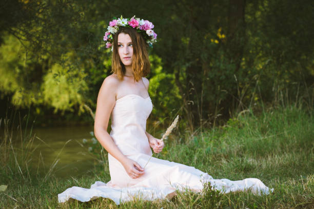 istock Beauty With Wreath in Nature 956003328