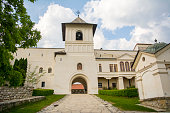 kloster-horezu.jpg?b=1&s=170x170&k=20&c=uojnj65rl4hRld5FApb477H2gWPMxcFxQVwcsw_bKmo=