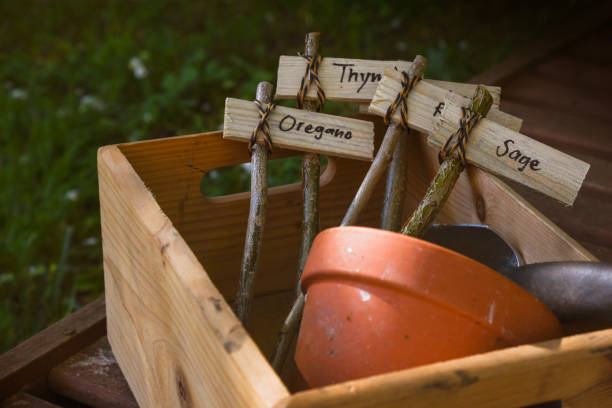 wooden box with rustic name lables for herb plants, creative do it Yourself idea for the rural garden