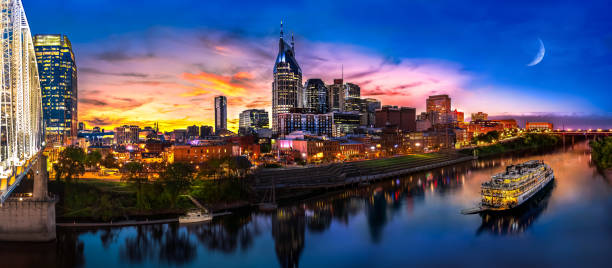 nashville, panorama tn - nashville skyline usa tennessee zdjęcia i obrazy z banku zdjęć