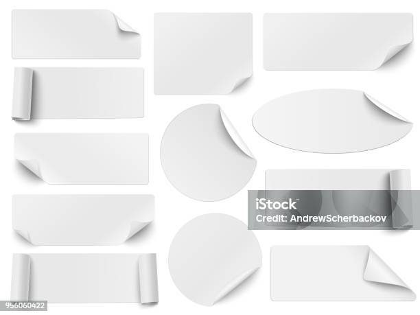 白い背景に分離されたカールのコーナーで違う形状のホワイト ペーパー ステッカーのセットです円形楕円形正方形長方形の図形ベクトルの図 - ラベルのベクターアート素材や画像を多数ご用意