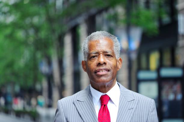 istock Sharply dressed businessman outside 956066592